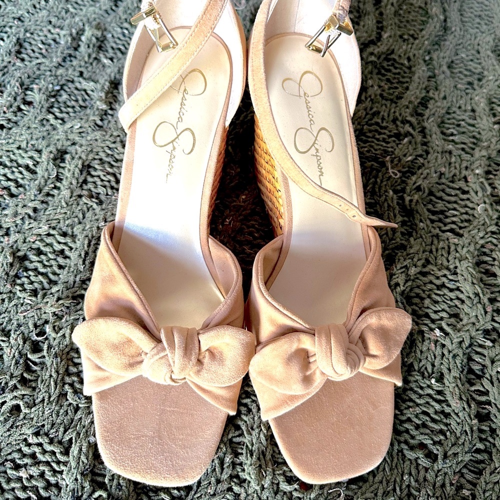 Jessica Simpson Suede Nude heels Size 9.5